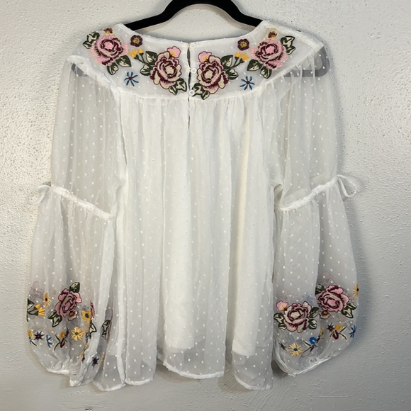 Altar’d State peasant top sheer sleeves floral embroidery size medium - Picture 8 of 9